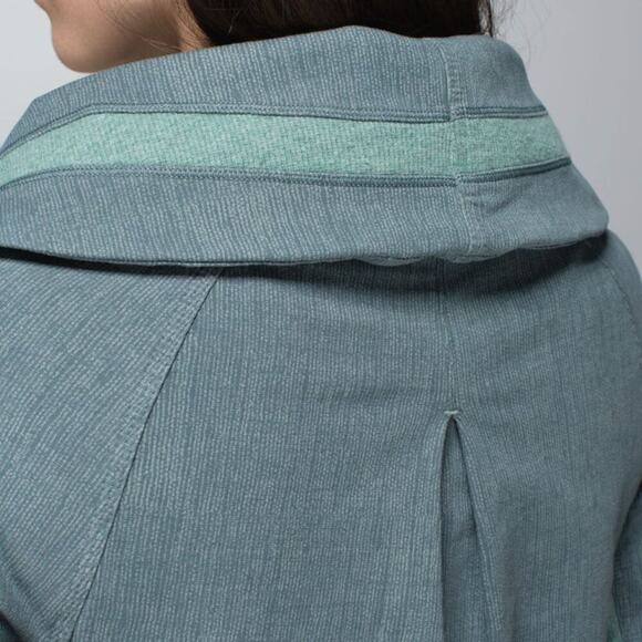 Lululemon To Class Jacket in Earl Grey/Deep Shore - Picture 3 of 14